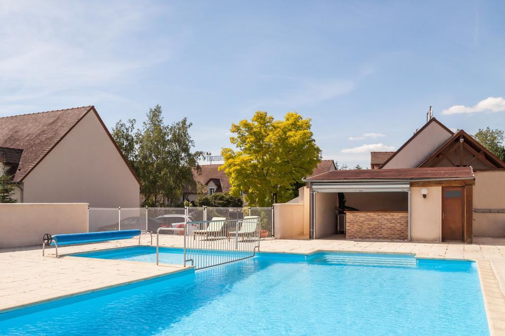 Logis Hotel "Ici M'Aime" Rouvray  Exterior photo