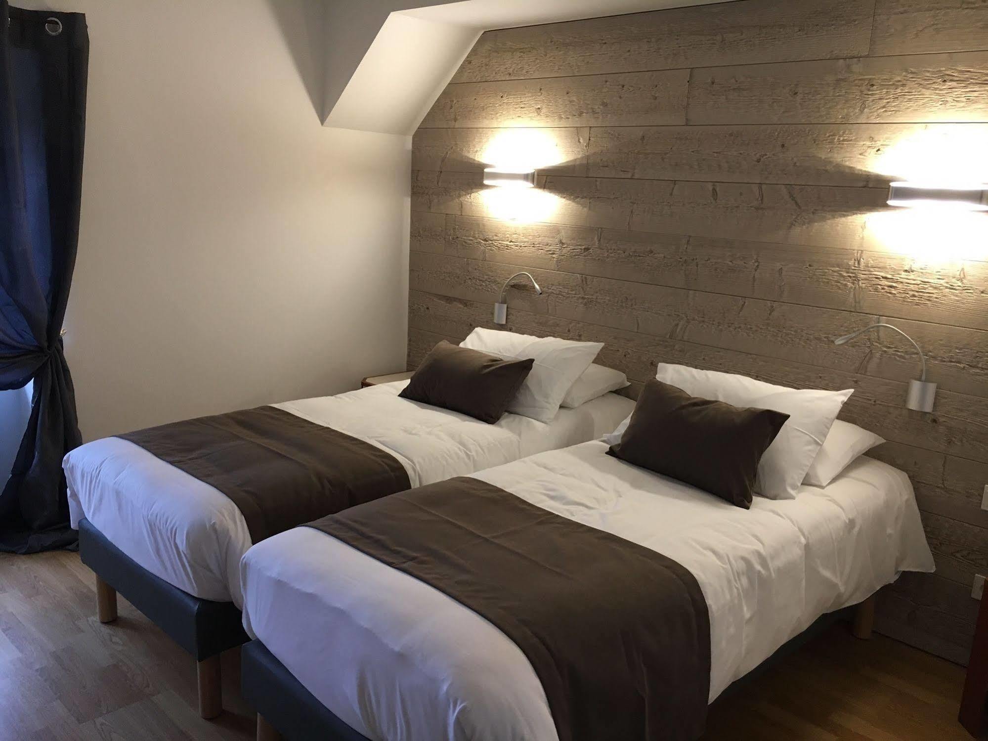 Logis Hotel "Ici M'Aime" Rouvray  Exterior photo