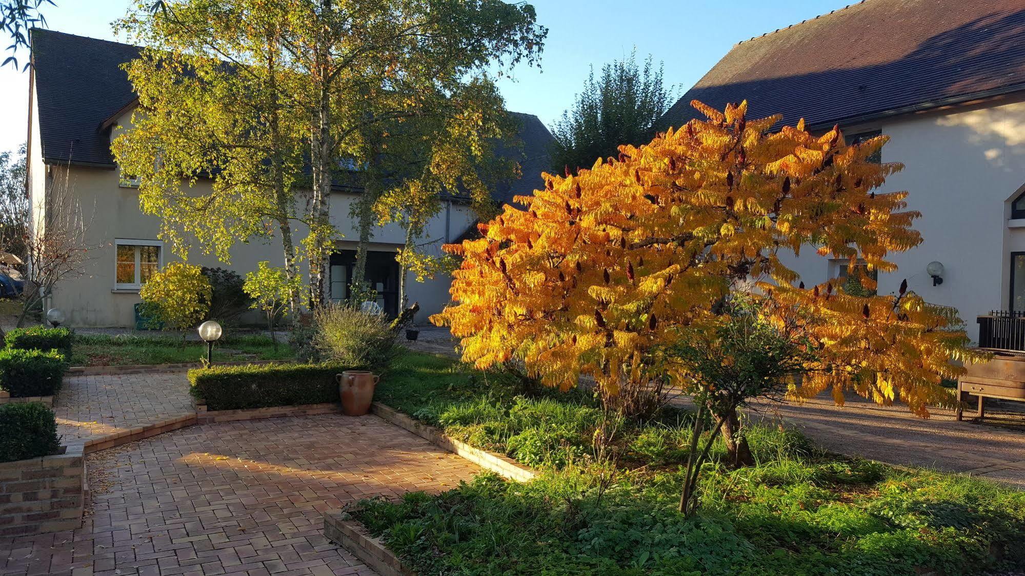 Logis Hotel "Ici M'Aime" Rouvray  Exterior photo